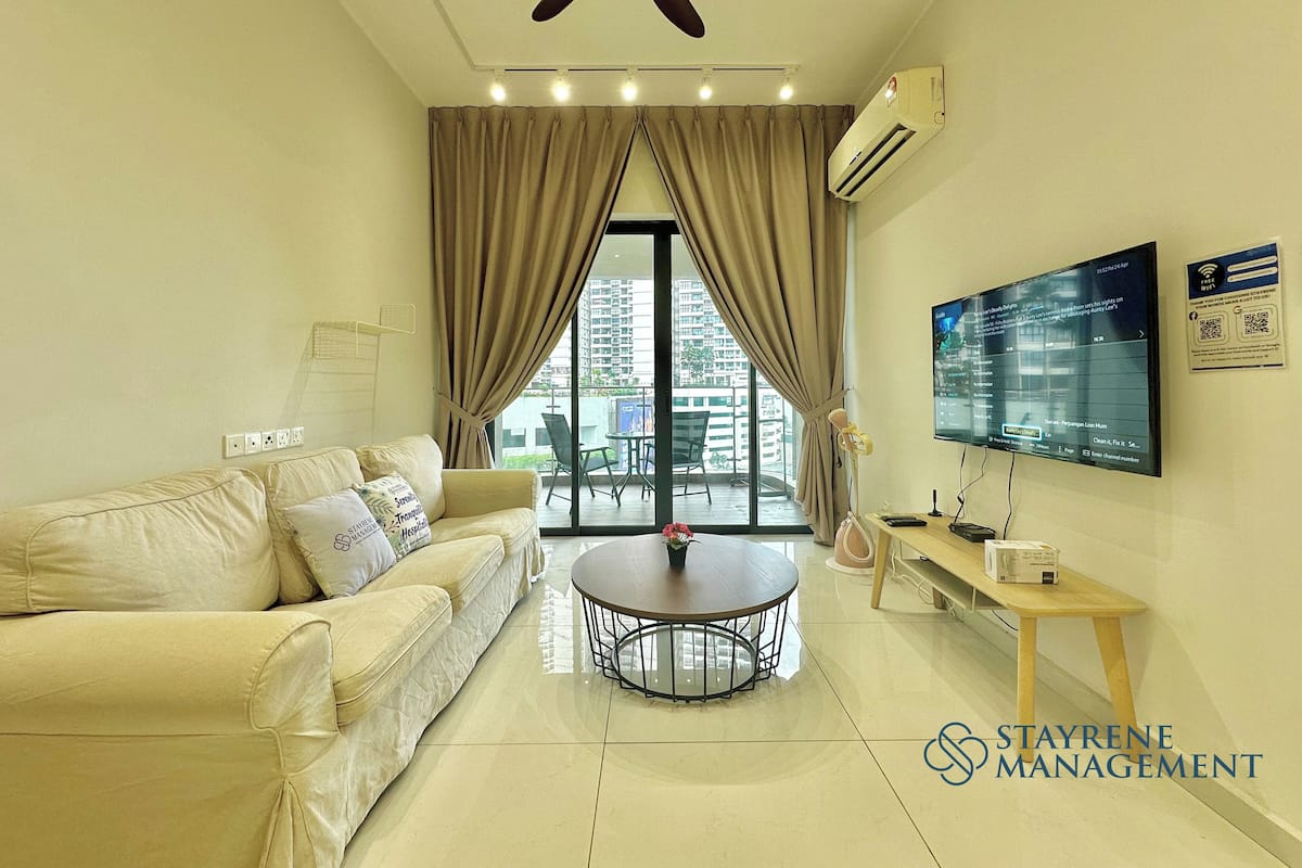Apartamento luxo, para não fumantes, na torre | Área de estar | Smart TV 55 polegadas com canais digitais, Netflix