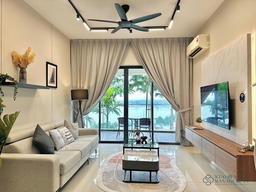 Country Garden Danga Bay Sea View Homestay by Stayrene