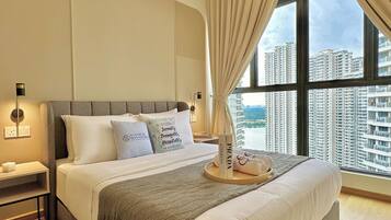 Iron/ironing board, free WiFi, bed sheets