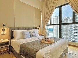 Design Apartment, Multiple Beds, Non Smoking | Iron/ironing board, free WiFi, bed sheets