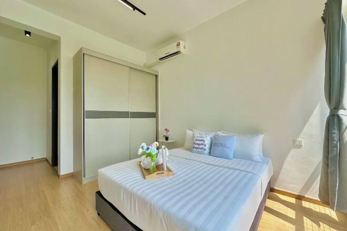 3 bedrooms, iron/ironing board, free WiFi, bed sheets