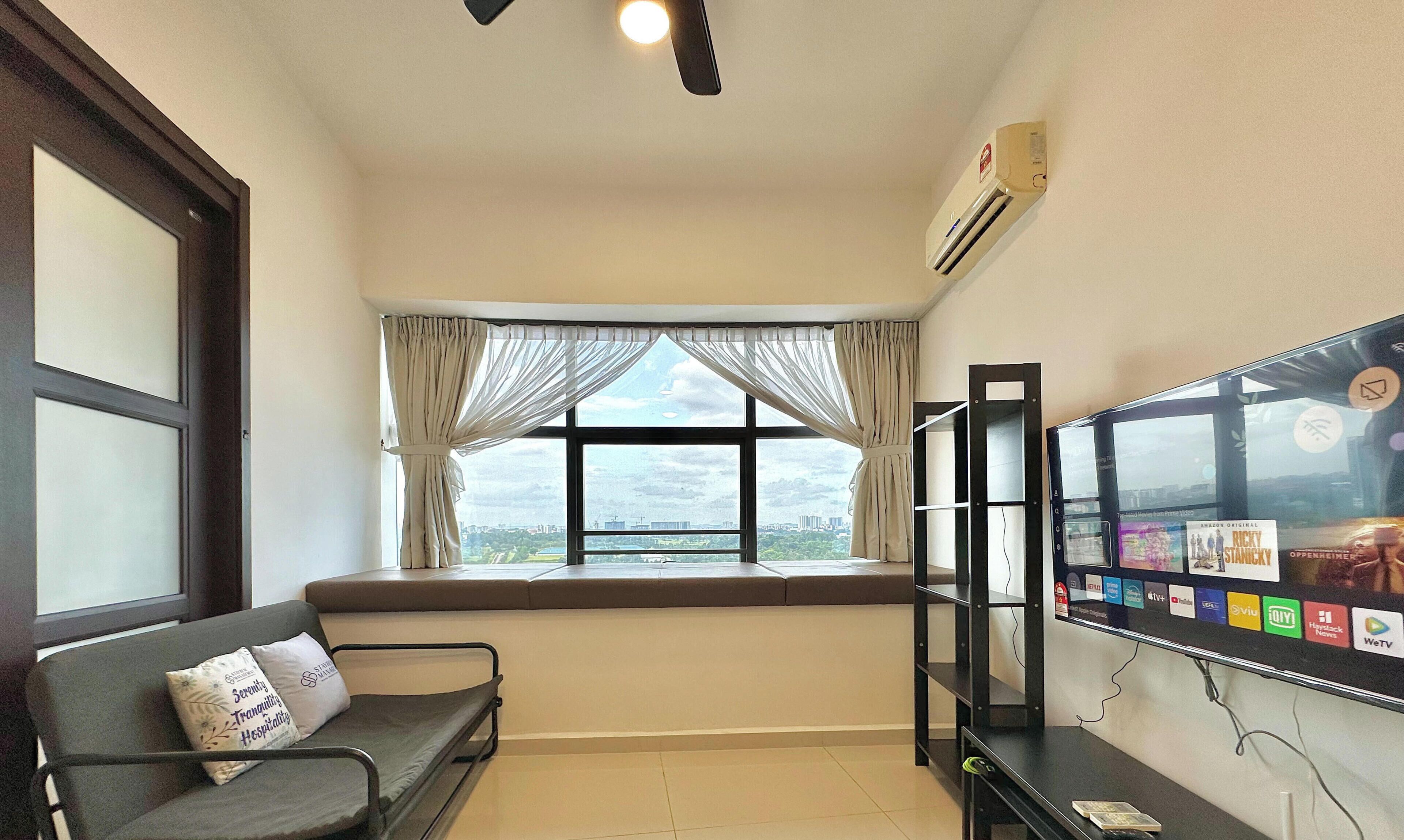 Departamento básico, 1 habitación, vista a la ciudad | Área de sala de estar | Smart TV de 40 pulgadas con canales digitales y Netflix 