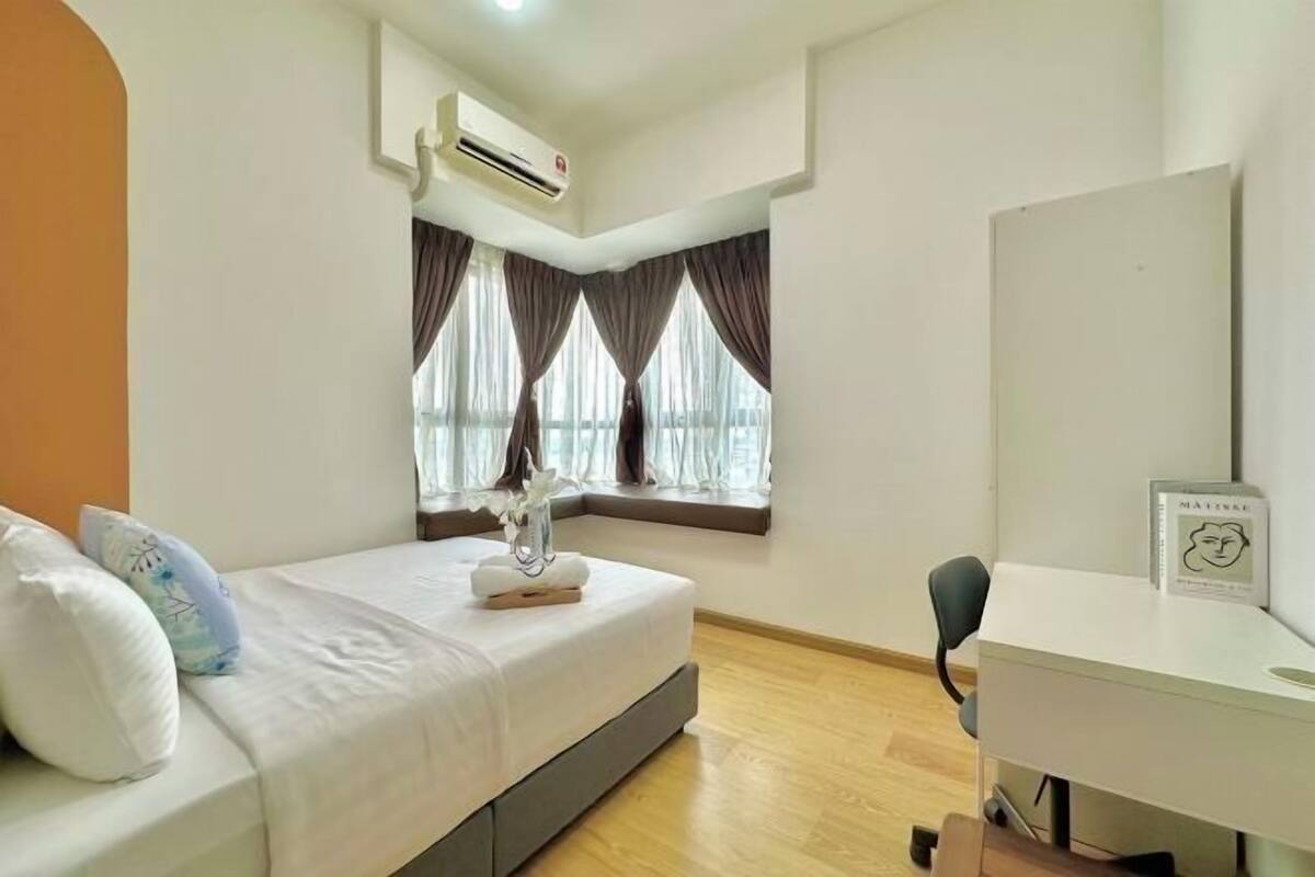 3 bedrooms, iron/ironing board, free WiFi, bed sheets