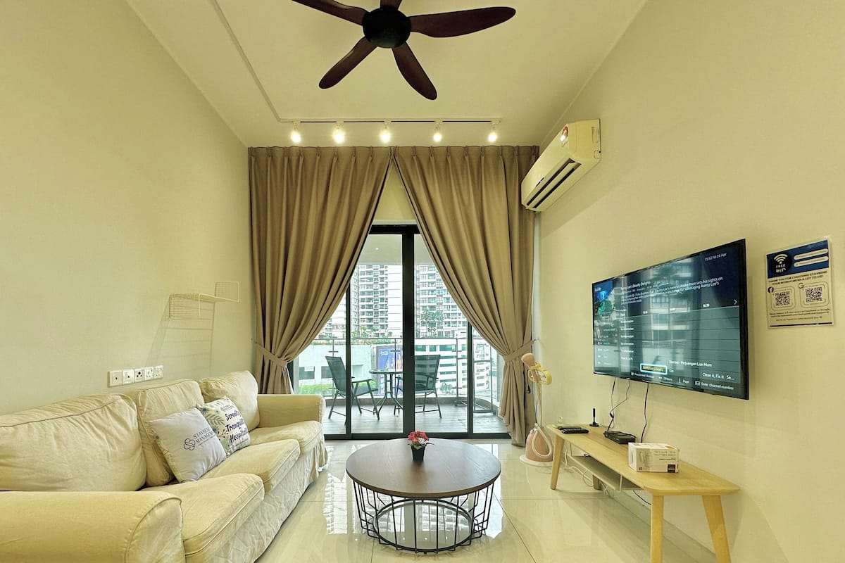 Deluxe Apartment, Non Smoking, Tower | Living area