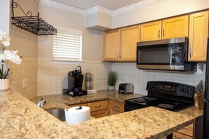 Microondas, horno, placa de cocina, lavavajillas