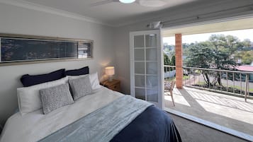 6 bedrooms, iron/ironing board, WiFi, bed sheets
