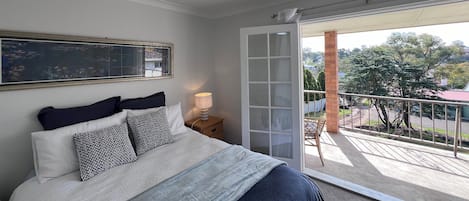 6 bedrooms, iron/ironing board, WiFi, bed sheets