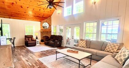 DockSide Retreat on Barren River Lake with Private Dock and Year Round Views!