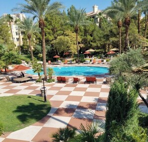 Pool - Las Vegas Strip - Cozy 2-bedroom, 2 - bathroom condo with WiFi, AC, Pool & Gym (Las Vegas)