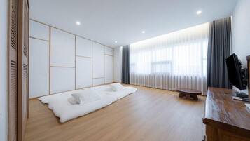 Deluxe Ondol Room | Down comforters, in-room safe, individually decorated