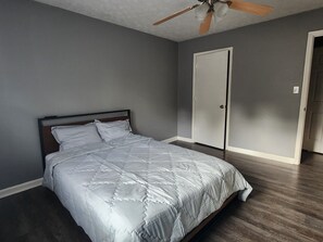 2 slaapkamers, een strijkplank/strijkijzer, wifi, beddengoed