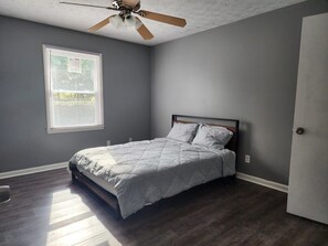 2 bedrooms, iron/ironing board, WiFi, bed sheets - Charming Home near Historic Rome (Silver Creek)