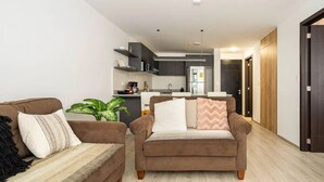 Comfort Apartment, Balcony | Living area - Suite 503. Edificio Quarzo (Quito)