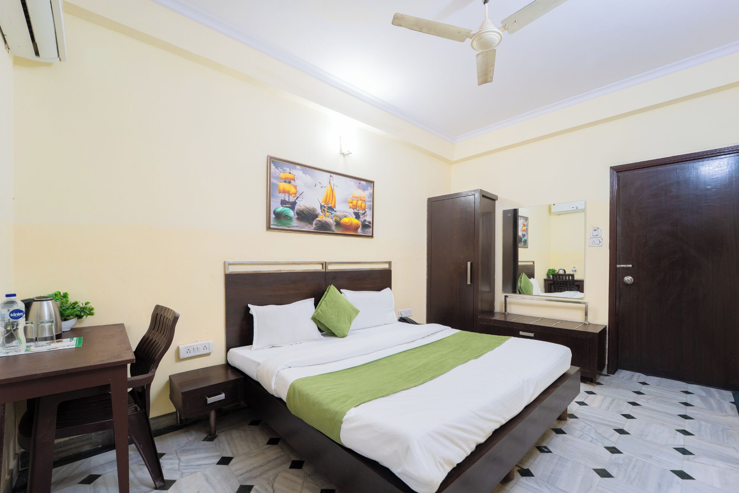 Iron/ironing board, free WiFi