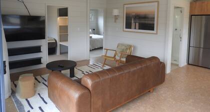 Hinenamu Cottage -Two Bedroom and located in a quiet Cul de Sac!