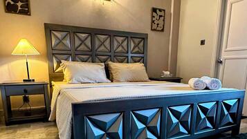 3 bedrooms, desk, iron/ironing board, free WiFi