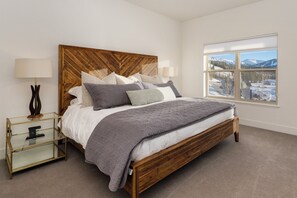 3 Schlafzimmer, Schreibtisch, Bügeleisen/Bügelbrett, Reisekinderbett