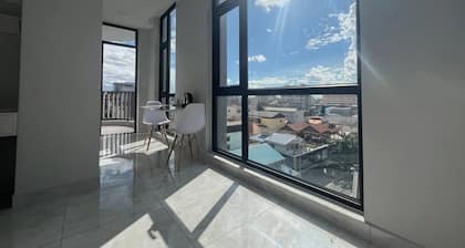 Private floor condo in the heart of Phnom Penh with WiFi, AC, Parking and more!