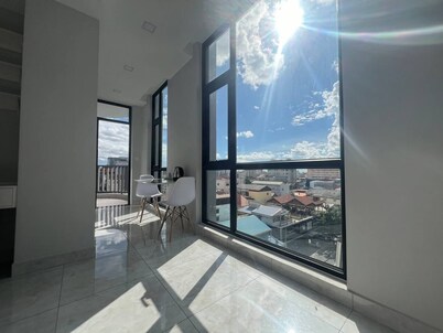 Private floor condo in the heart of Phnom Penh with WiFi, AC, Parking and more!