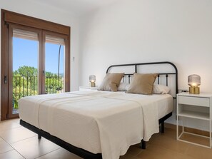 4 makuuhuonetta, silitysrauta/-lauta, Wi-Fi, vuodevaatteet