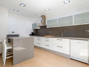Fridge, microwave, oven, dishwasher - Perfect space in Montblanc, Tarragona (Montblanc)