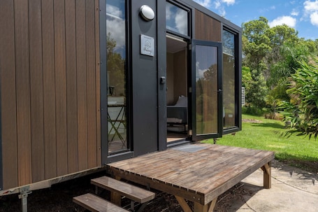 Terrasse/Patio. Chain of Ponds Cottage by Tiny Away