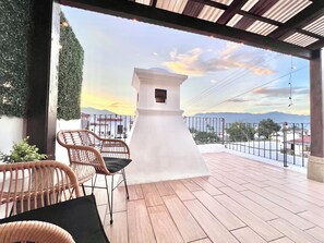 Terrace/patio - Spacious 3BR + Studio in Ciudad Vieja, Gated, WiFi, AC, Heat & Hot Water (ciudad vieja)