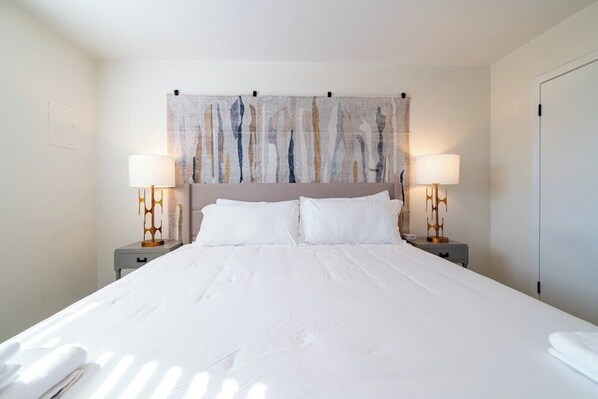 2 habitaciones, tabla de planchar con plancha, wifi y ropa de cama 