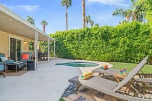 Terrace/patio - The Blue Door Bungalow - Your Private Palm Springs Home (Palm Springs)