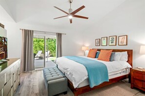 3 bedrooms, desk, iron/ironing board, free WiFi - The Blue Door Bungalow - Your Private Palm Springs Home (Palm Springs)