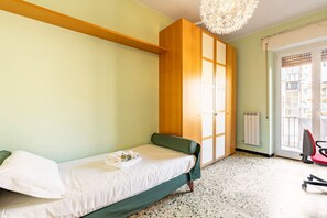 2 habitaciones, tabla de planchar con plancha, wifi y ropa de cama 
