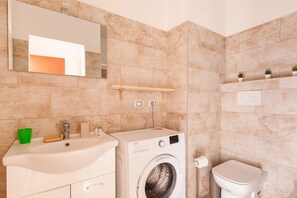 Dusche, Haartrockner, Bidet