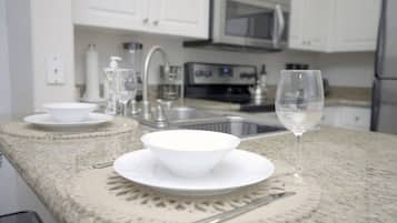 Kühlschrank, Mikrowelle, Mixer