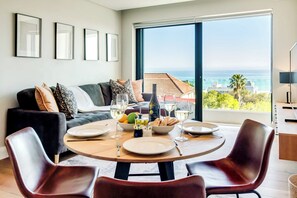 TV, offices - Charming Coastal Escape Marula One (Cape Town)