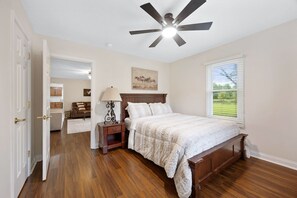 2 bedrooms, iron/ironing board, free WiFi, bed sheets