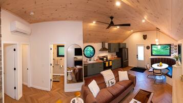 Smart TV, fireplace, stereo