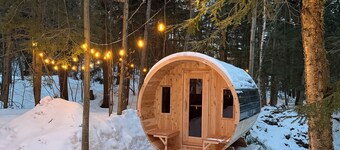 Bala Vida Cabin - Steps to Lake Muskoka w/ pond, fire pit & cedar barrel sauna ✌🏼