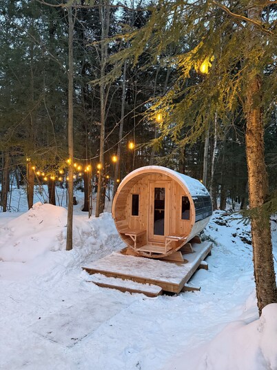 Bala Vida Cabin - Steps to Lake Muskoka w/ pond, fire pit & cedar barrel sauna ✌🏼