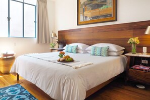 2 soveværelser, skrivebord, strygejern/strygebræt, weekendseng