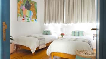 2 bedrooms, desk, iron/ironing board, travel crib