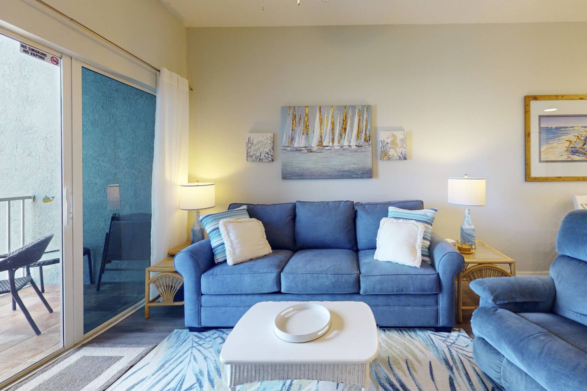The Perky Pelican - Water Views Of The Bay. Heated Pool. Beach Just Across The Street. - Madeira Beach, FL