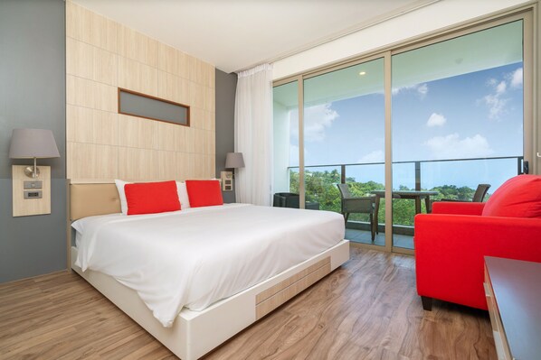 Exclusive Studio Suite, Balcony, Partial Ocean View | Free WiFi