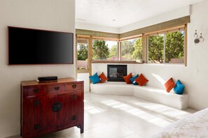 3 slaapkamers, een strijkplank/strijkijzer, reisbedje, wifi