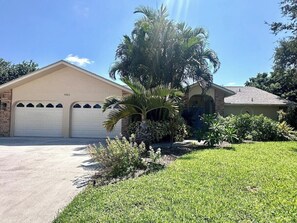 Exterior - Aqua Vista Too -  your serene lakefront oasis (Venice)