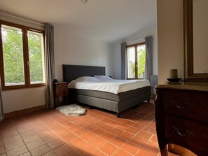 3 bedrooms, Internet