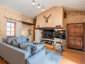 Living area - Lovely gite with large garden and private pool (Sérignac)