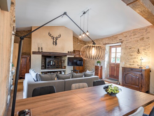 Schöne Gite mit großem Garten und privatem Pool