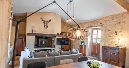 Schöne Gite mit großem Garten und privatem Pool