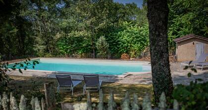 Belle gite avec grand jardin et piscine privée