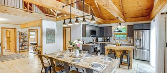Stylish Catskills Retreat: Year-Round Adventure!